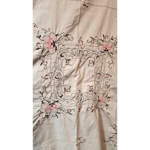 1142.  Vintage Tablecloth and Napkins Set Embroidered